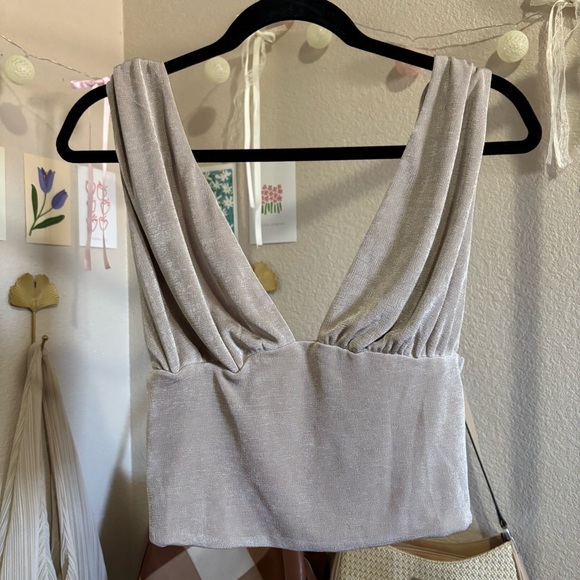 ୨୧ ・゚✧ Miss Lola Deep V Neck Cami Sleeveless Tank - Picture 3 of 8